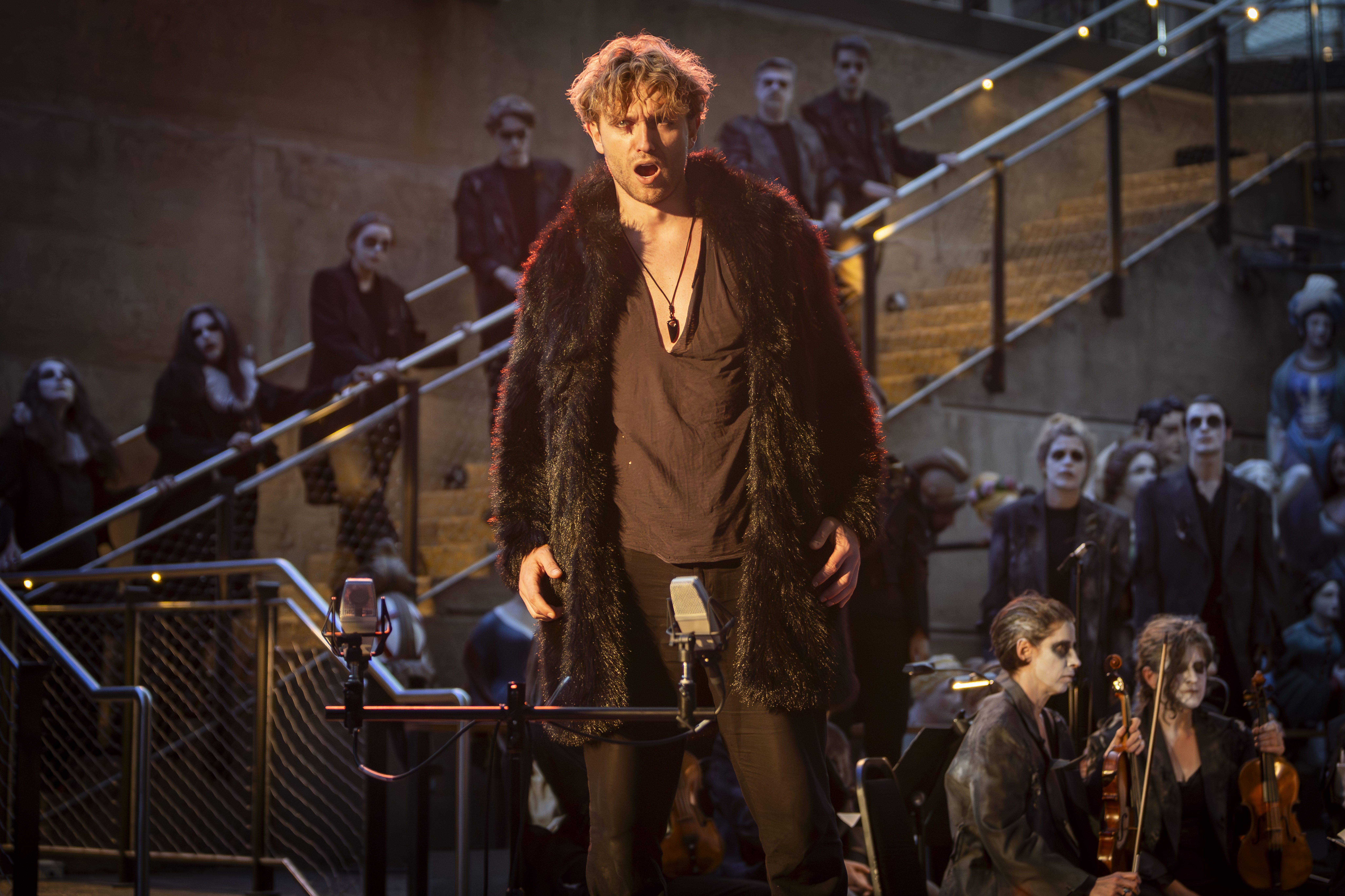 039_MCO_Dido_and_Aeneas_photo_by_Paul_Marc_Mitchell.jpg