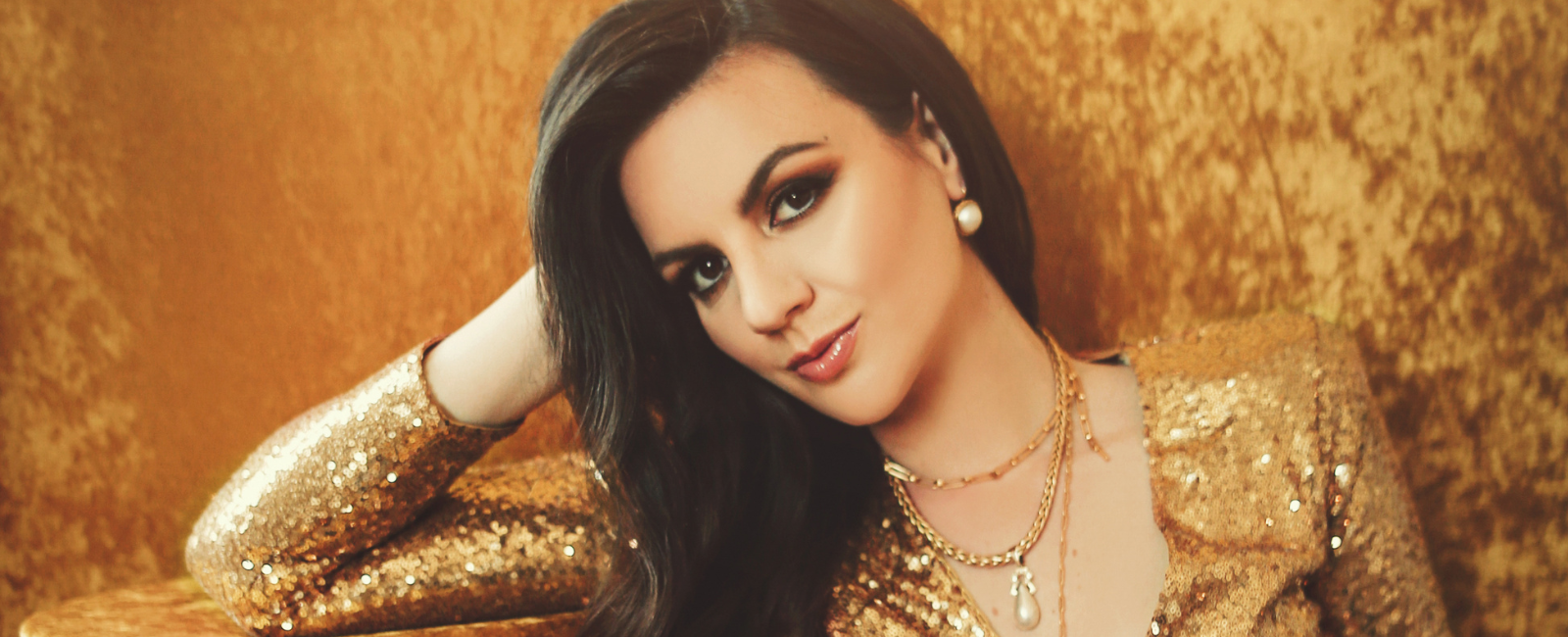 RobynAllegraParton_pc_VictoriaCadisch5_1600x650.png
